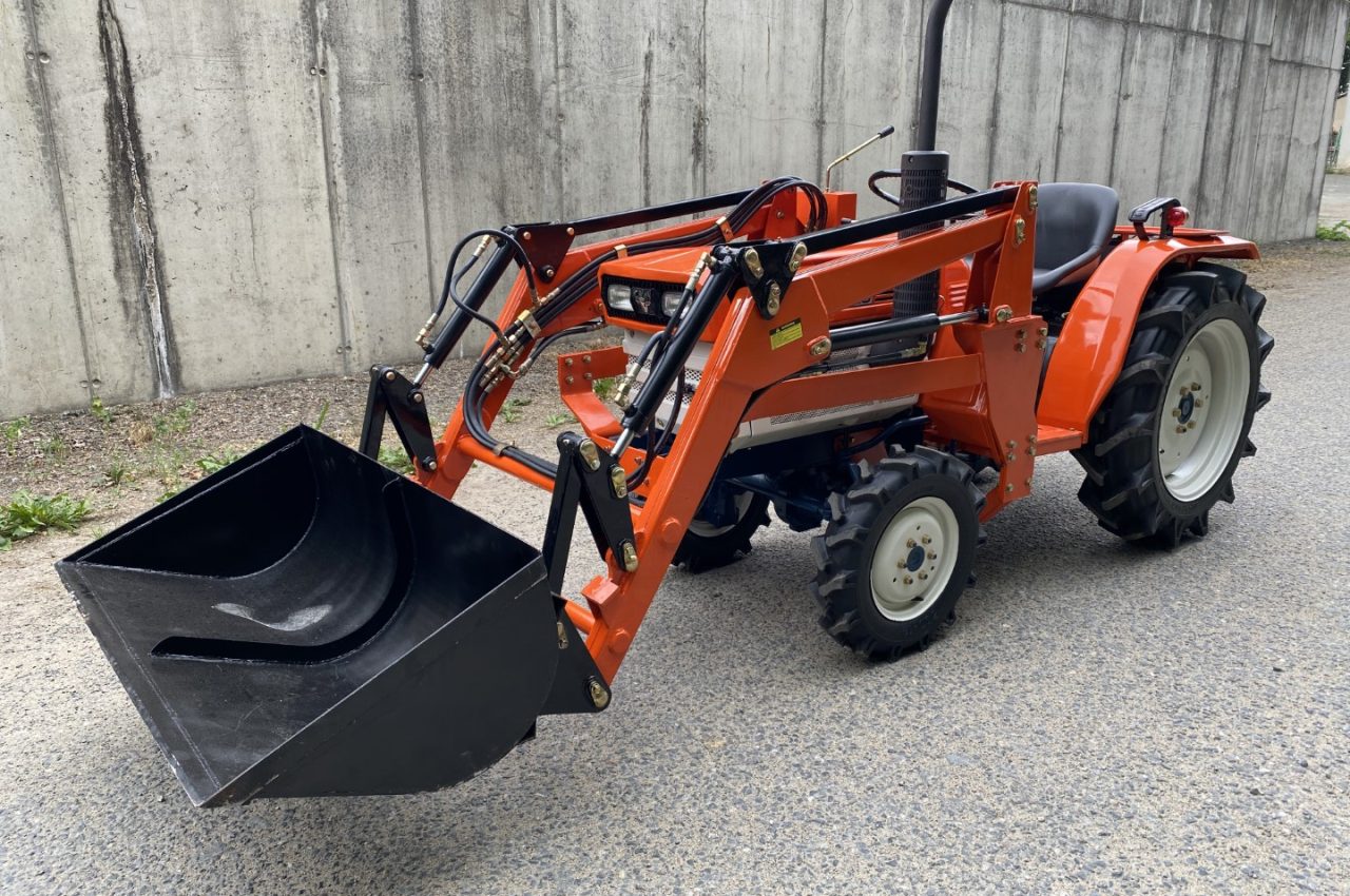 Kubota B1600DT s nakladačem