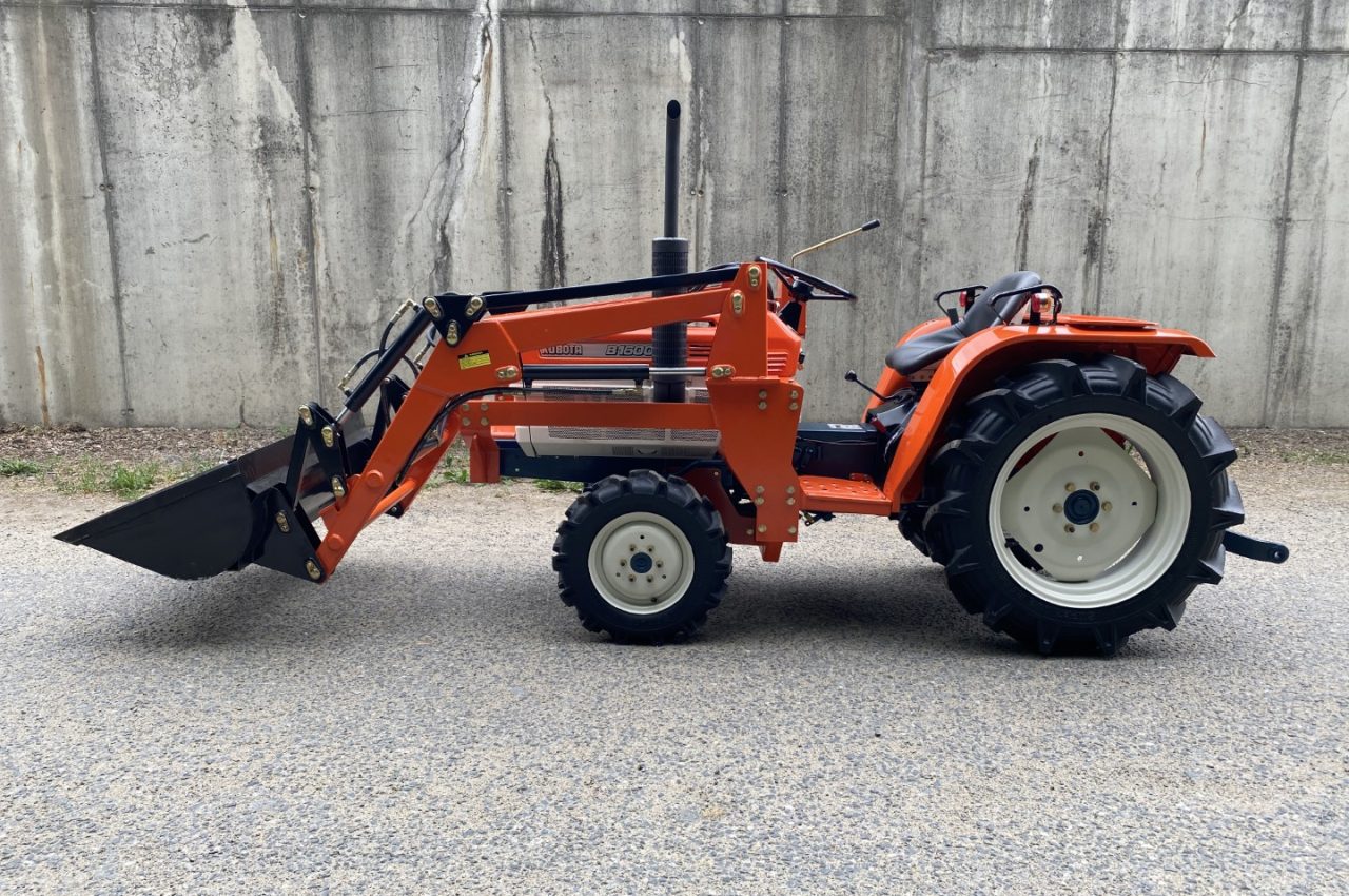 Kubota B1600DT s nakladačem