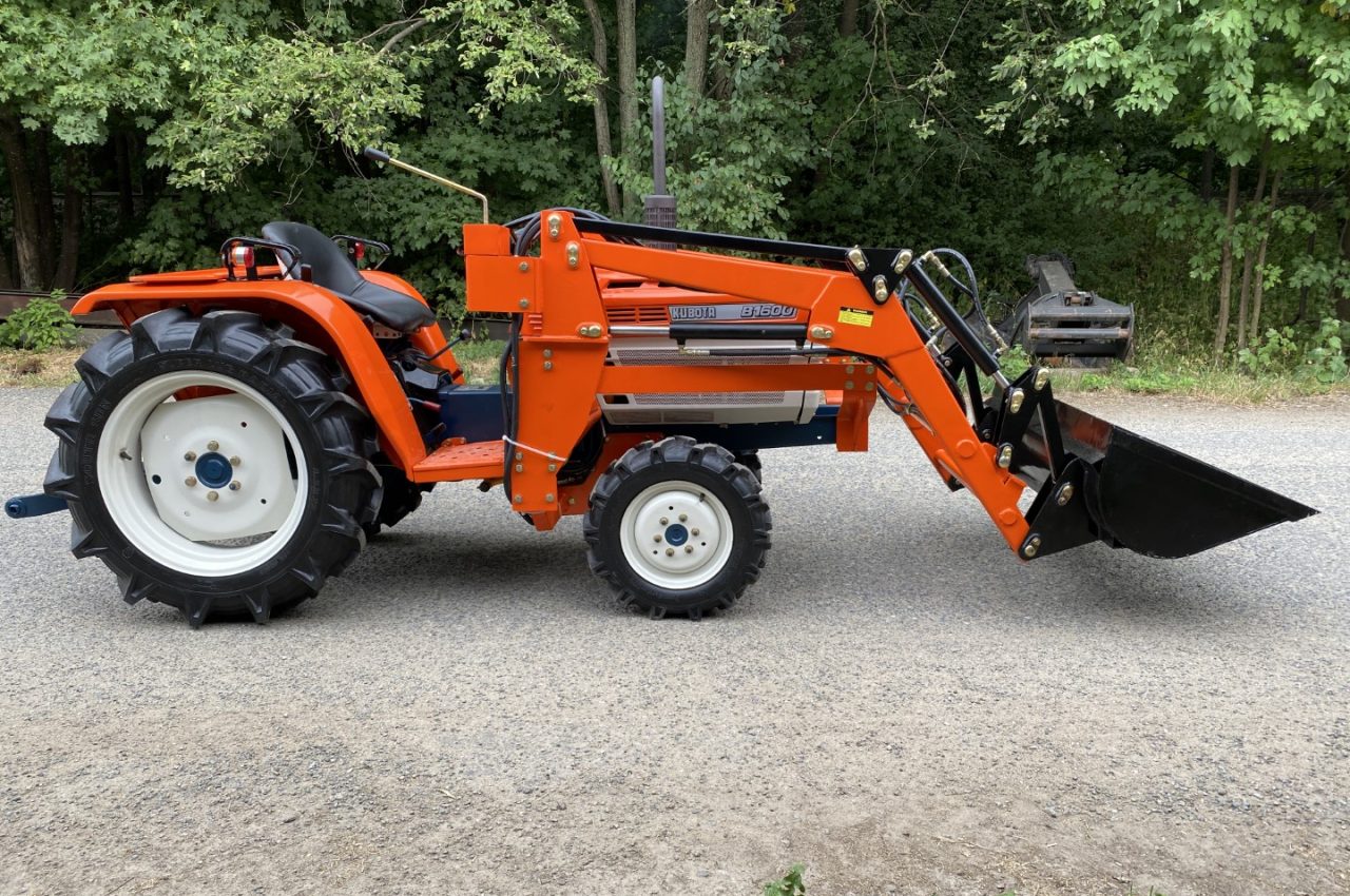 Kubota B1600DT s nakladačem