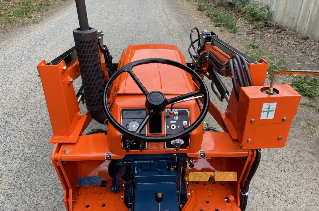 Kubota B1600DT s nakladačem